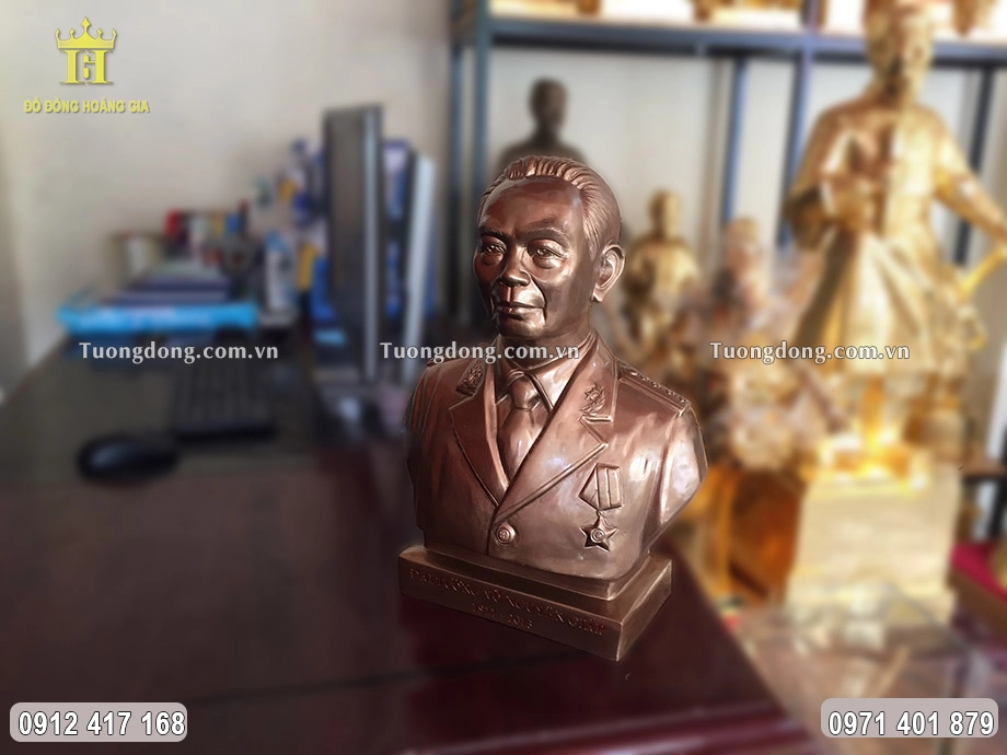 Từng đường nét được chạm khắc sắc nét